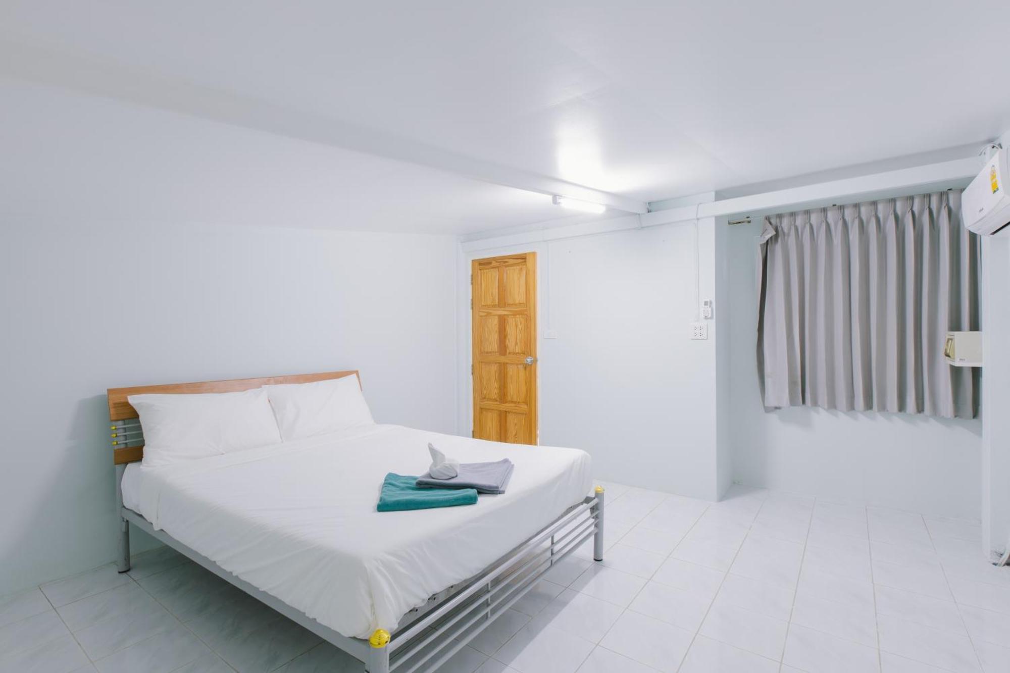 Royal Prince Residence Patong Room photo