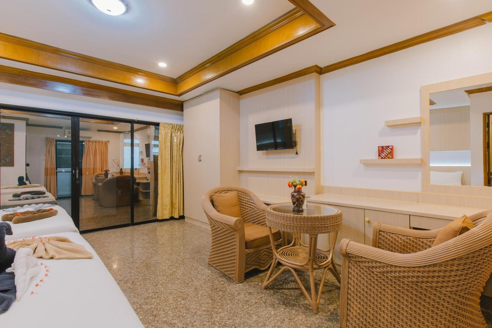 Royal Prince Residence Patong Exterior photo